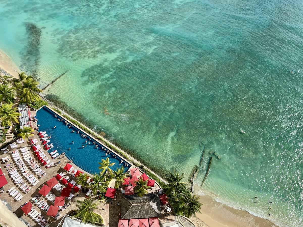 A coastal resort with a pool beside the sea